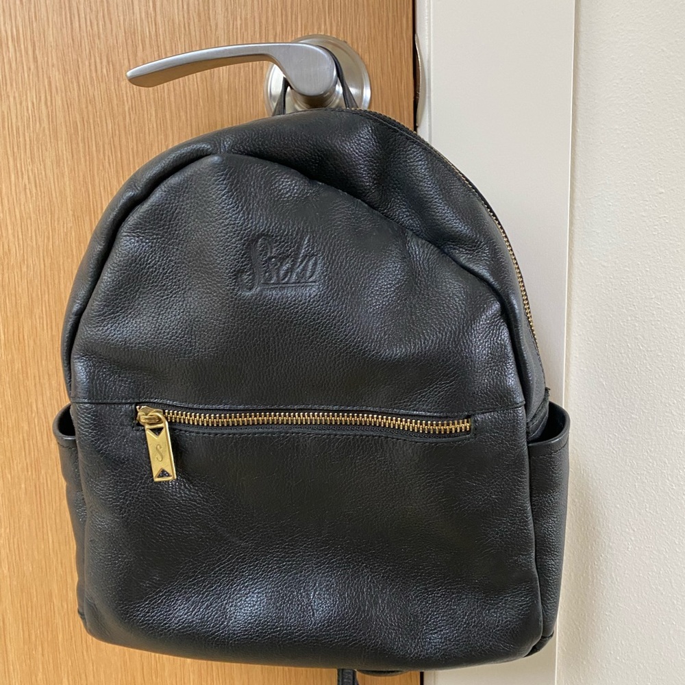 Seeko black leather convertible backpack